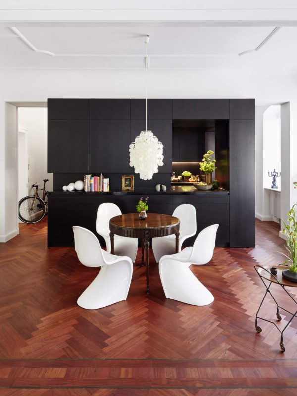 Schwarz Weiß Orange • Ein Projekt von Romed & Ruhuza Architekten