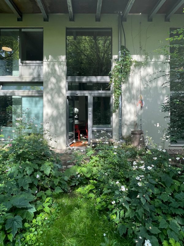 7_Büro-Garten-Eingang